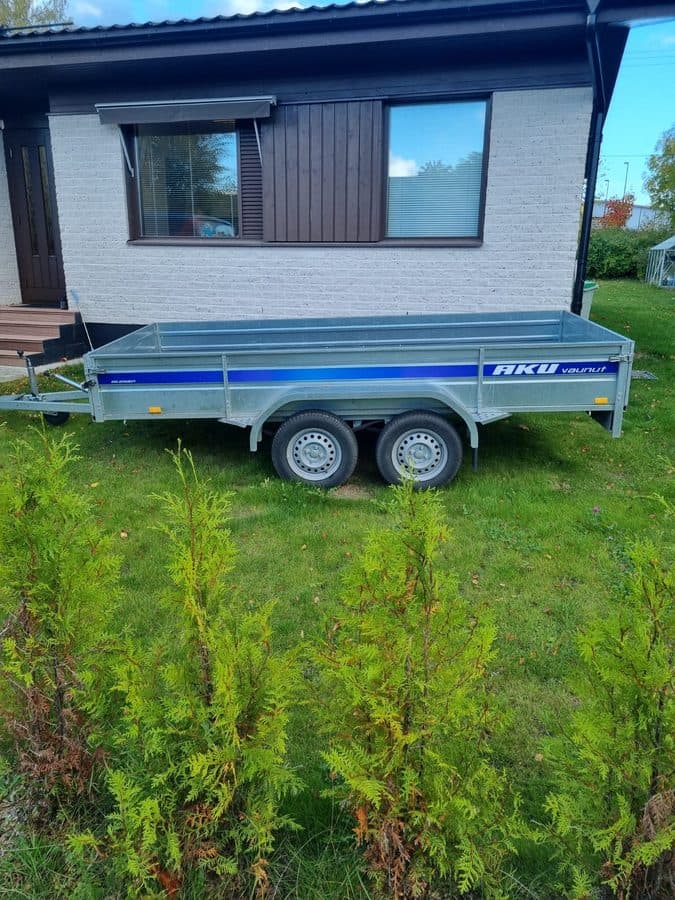 Öppen släpvagn totalvikt 825 kg