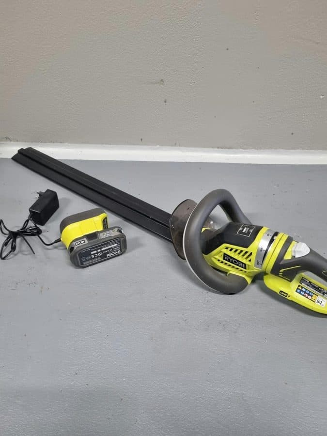 Ryobi häcksax batteridriven